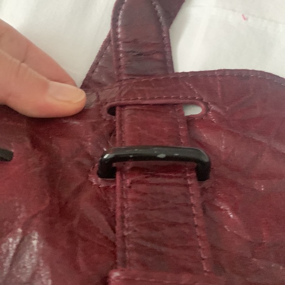 Matt & Nat Vegan Crinkle Crossbody Bag Distressed - Picture 13 of 17